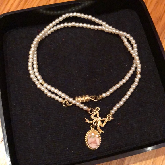 Jewelry - Vintage tiny pearls necklace